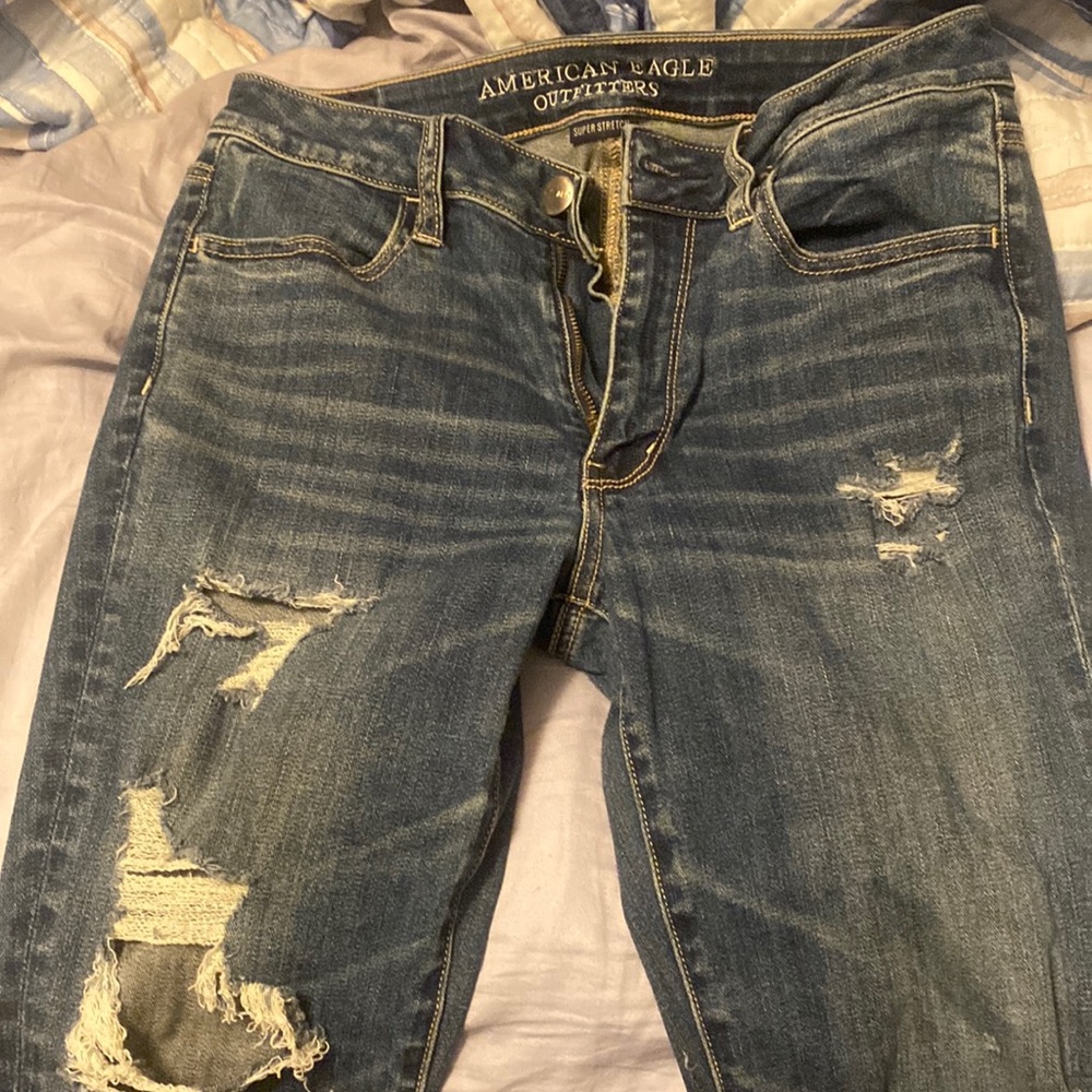 American Eagle - distressed jean - size 8
